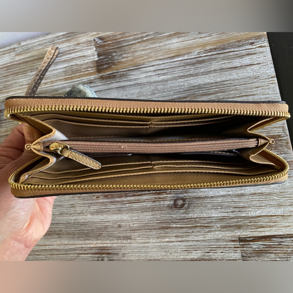 Michael Kors Zip Wallet - Picture 6 of 6